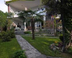 Neli & Zaal Guest House