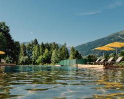 Hotel Norica - Thermenhotels Gastein mit dem Bademantel direkt in die Therme