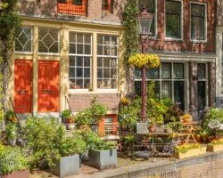 The Orange Canals Suite