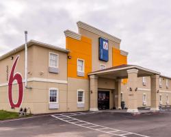 Motel 6-Jourdanton, TX