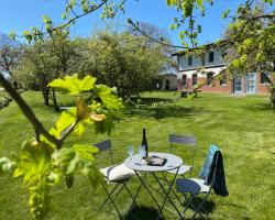 Ferienwohnungen Ostseestern - 7 Apartments, Obstgarten, Lagerfeuer, Spielplatz, Fußbodenheizung, Parken