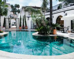 Elegance East Hotel