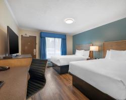 Econo Lodge Inn & Suites