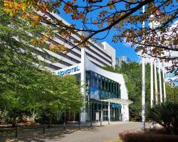 Novotel London West
