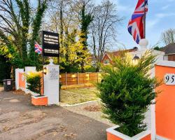 All Seasons Gatwick Guest House & Parking