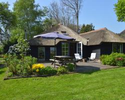 Quaint Farmhouse in Giethoorn with Private Garden