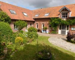 Rural Holiday Home in Hondschoote with Courtyard