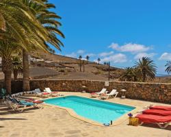 Comfortable Villa in Haría with Swimming Pool