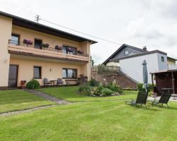 Cozy Bungalow in Morbach near Hiking Trails