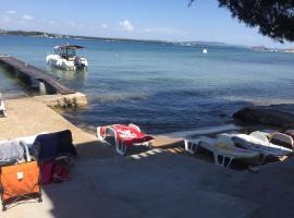 Apartmani MM, hotel em Tkon