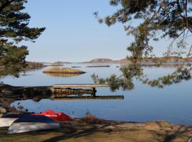 Hällestrand nr 6 Seaview, hotel v destinaci Strömstad