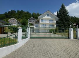 Family Villa Bled, будинок для відпустки у Бледі