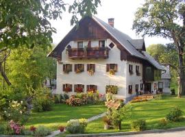 Farm Pri Flandru, cabaña o casa de campo en Cerkno