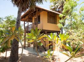 Hilltop Cabanas, hotel din Komari