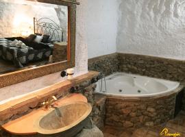 Alojamientos Cuevas Pinomojon, Hotel in Cuevas del Campo