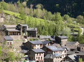 Aparthotel Areu, hotel with hot tubs in Areu