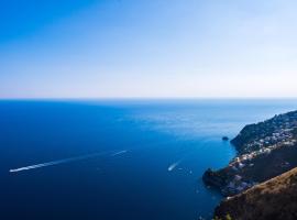 Le Contrade by Sosòre Holiday Homes -Amalfi Coast, hotel u gradu Furore
