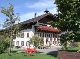 Ferienhof Hinterstrasser, hotel in Mondsee