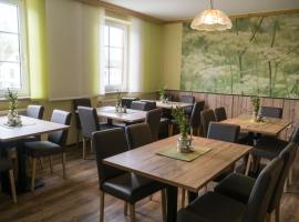 Pension & Reitstall Inghofer, hotel v destinaci Heidenreichstein