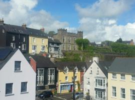 Luxury Town Centre Apartment, hotel mewah di Kinsale