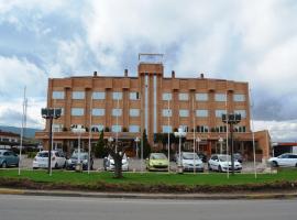 Hotel Brujas De Irues, hótel í Tarazona de Aragón