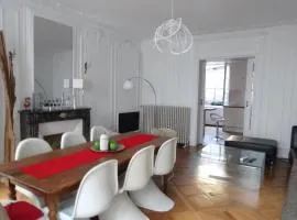 Les Serruriers - Appartement Spacieux avec Terrasse & Parking