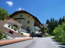 Haus Mary, hotel u gradu 'Russbach am Pass Gschütt'