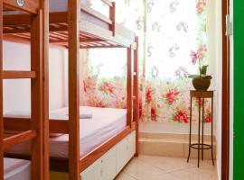 Beira Mar Hostel & Suítes, khách sạn có chỗ đậu xe ở Abraão