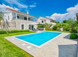 Salt & Sand Villa with a view