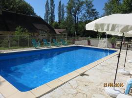 auberge le claux, hotel v destinaci Boissières