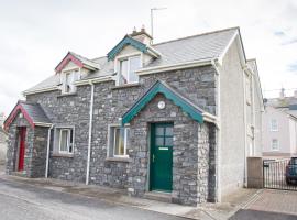 Ceol na Mara Holiday Homes - Cois Tra & Cor na dTonn โรงแรมใกล้ Moyne Abbey ในเอนนิสโครน