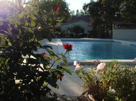 Le Petit Mas De Marie – hotel w mieście La Tour-dʼAigues
