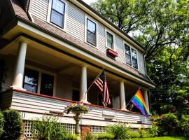 Brown Street Inn Bed and Breakfast: Iowa City şehrinde bir otel