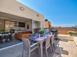 Valletta Luxe 3-Bedroom Duplex Penthouse with Sea View Terrace and Jacuzzi，位于瓦莱塔的酒店