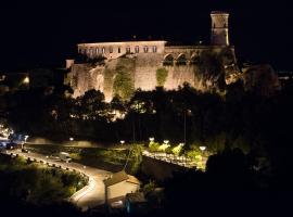 Castello Di Caccuri Suites, cheap hotel in Caccuri