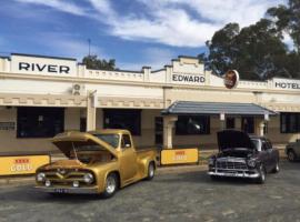 Edward River Hotel, hotel v destinaci Deniliquin