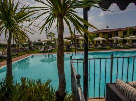Residence Karina, ξενοδοχείο διαμερισμάτων σε Moniga
