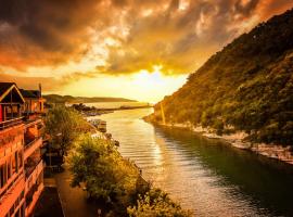 Hill River Hotel, hotel in Ağva