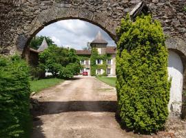 Pierre Deluen Domaine de la Grange de Quaire, hotel com estacionamento em Chassenon