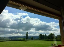 Escale en Charolais Brionnais, B&B in Saint-Julien-de-Civry