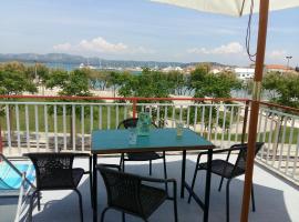 Basil Apartments and Rooms, homestay in Betina