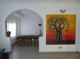 Sarawally Guesthouse, hotel di Ampaya