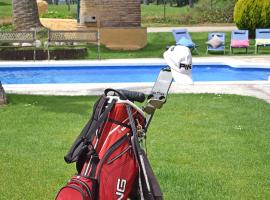 Masia Ca La Caputxeta & Golf