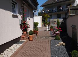 Ferienwohnungen Forneck: Zeltingen-Rachtig şehrinde bir aile oteli