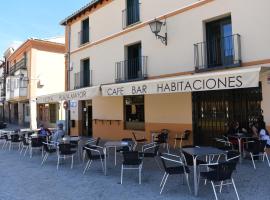 Hostal Plaza Mayor de Almazán, lággjaldahótel í Almazán