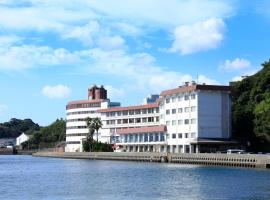 Hirado Kaijyo Hotel، فندق مع موقف سيارات في Hirado