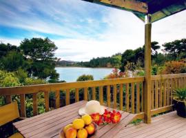 Bay of Islands Cottages, vacation home in Russell
