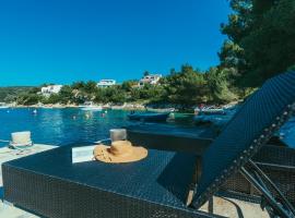 Villa Relax, Hotel mit Parkplatz in Drvenik Veli