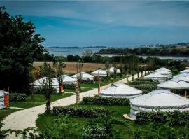 Camping Kerlaudy Mer et Yourtes, хотел в Plouénan