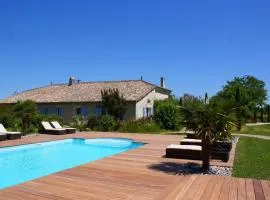 Le Domaine des Doucins & Spa, Gîte 4 étoiles, 10 minutes de Jonzac piscine et spa